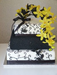 Bintys Cake Box 1085342 Image 0